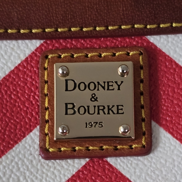 Dooney & Bourke Red and White Chevron Wristlet EUC! - Picture 3 of 15
